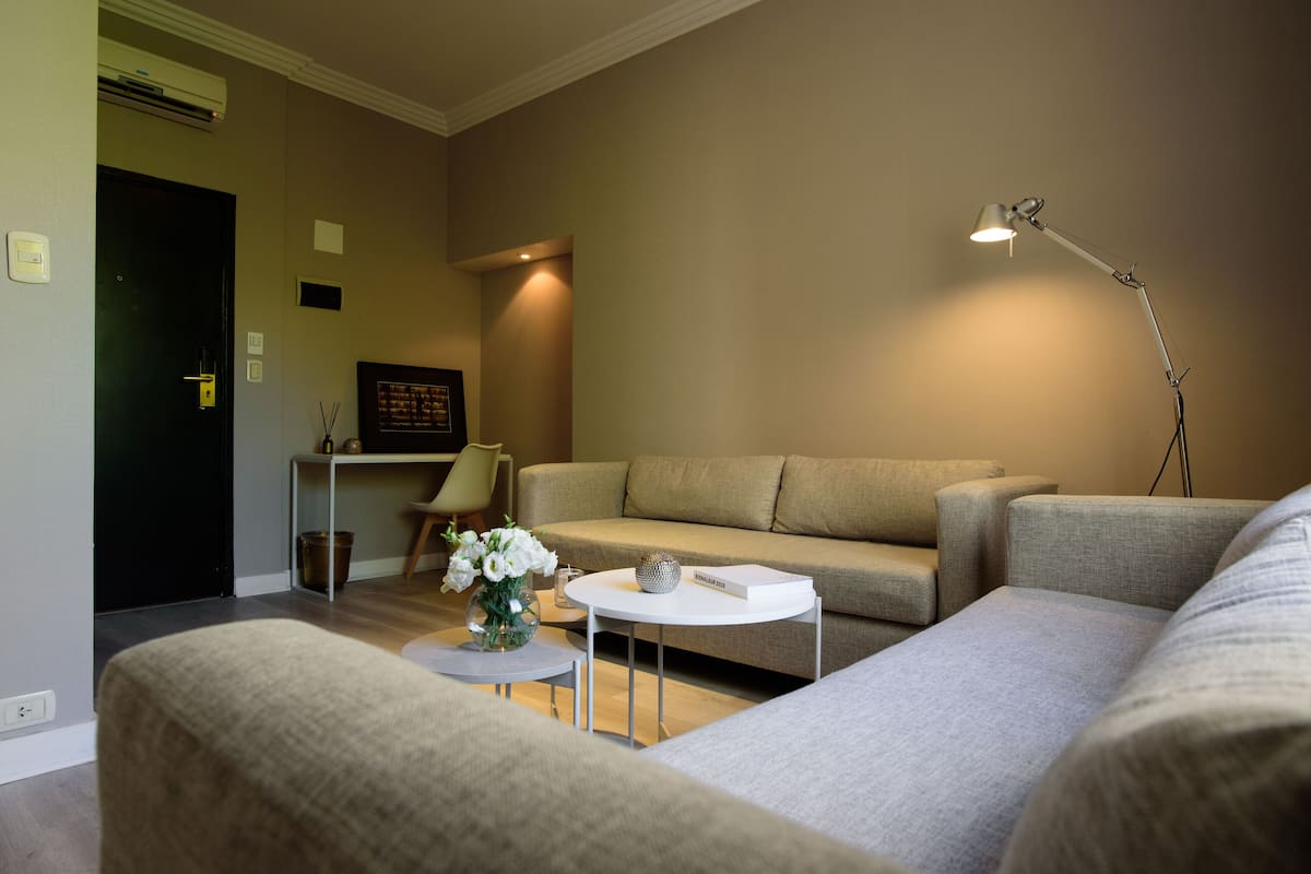 Studio Suite | Premium bedding, down duvets, pillow-top beds, in-room safe