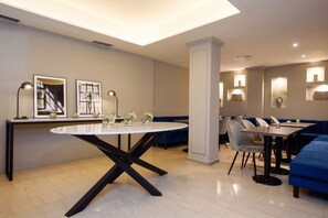 Dagelijks ontbijtbuffet (USD 10 per persoon)