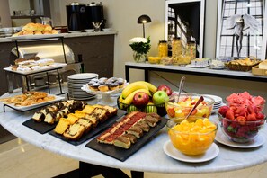 Morgenmadsbuffet hver dag (11 USD pr. person)