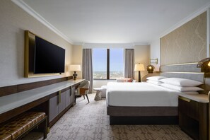 Luxe beddengoed, pillowtop-bedden, een kluis op de kamer, een bureau