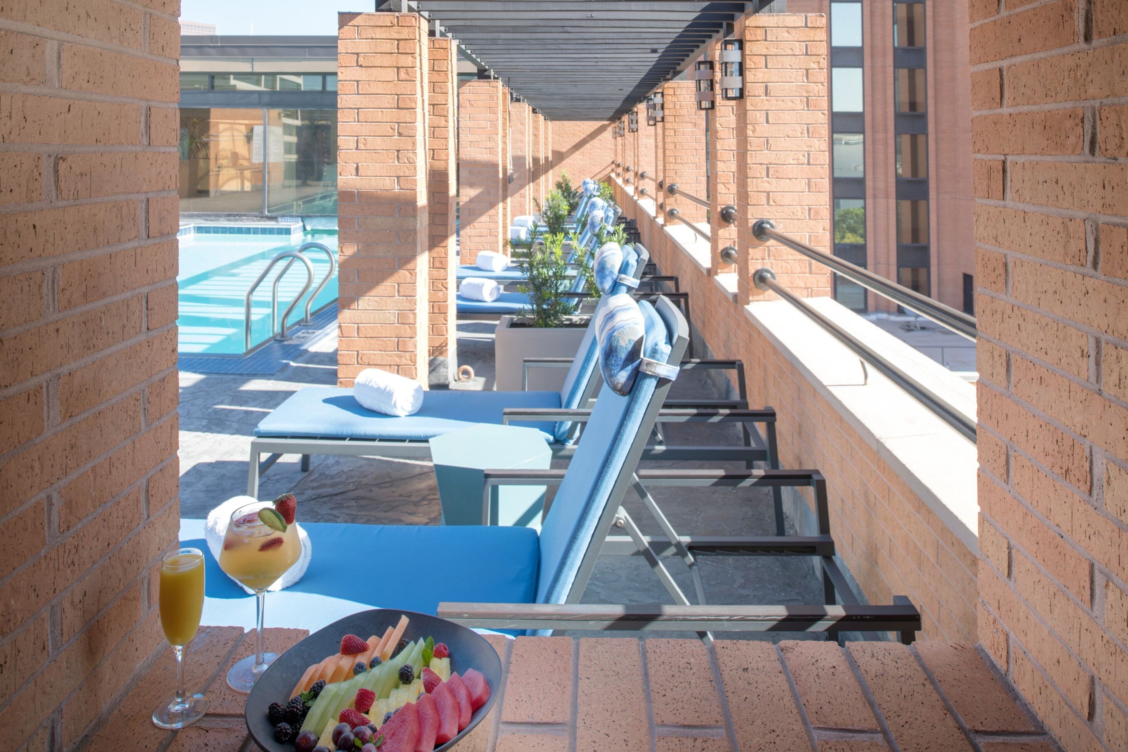 indoor pool, outdoor pool, open 5:00 am to 11:00 pm, pool loungers