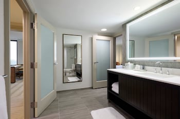 Combined shower/tub, designer toiletries, hair dryer, bathrobes at JW Marriott Houston by the Galleria