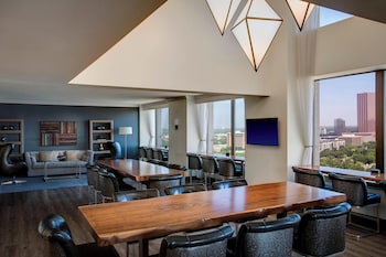 Serves lunch and dinner at JW Marriott Houston by the Galleria