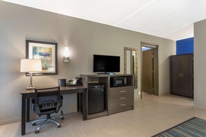 Suite, 2 Queen Beds, Non Smoking, Refrigerator & Microwave (1st Floor;with Single Sofabed) | Desk, laptop workspace, iron/ironing board, bed sheets - Best Western Plus Bowling Green (Bowling Green)