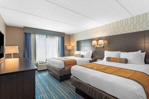 Desk, laptop workspace, iron/ironing board, bed sheets - Best Western Plus Bowling Green (Bowling Green)