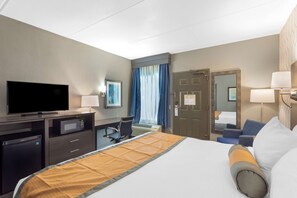 Desk, laptop workspace, iron/ironing board, bed sheets - Best Western Plus Bowling Green (Bowling Green)