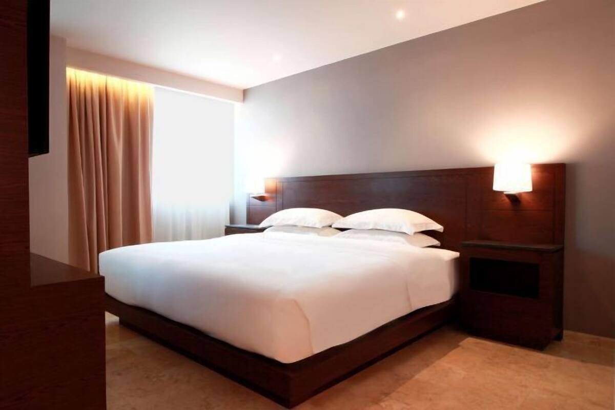 Allergikerbettwaren, Minibar, Zimmersafe, Schreibtisch