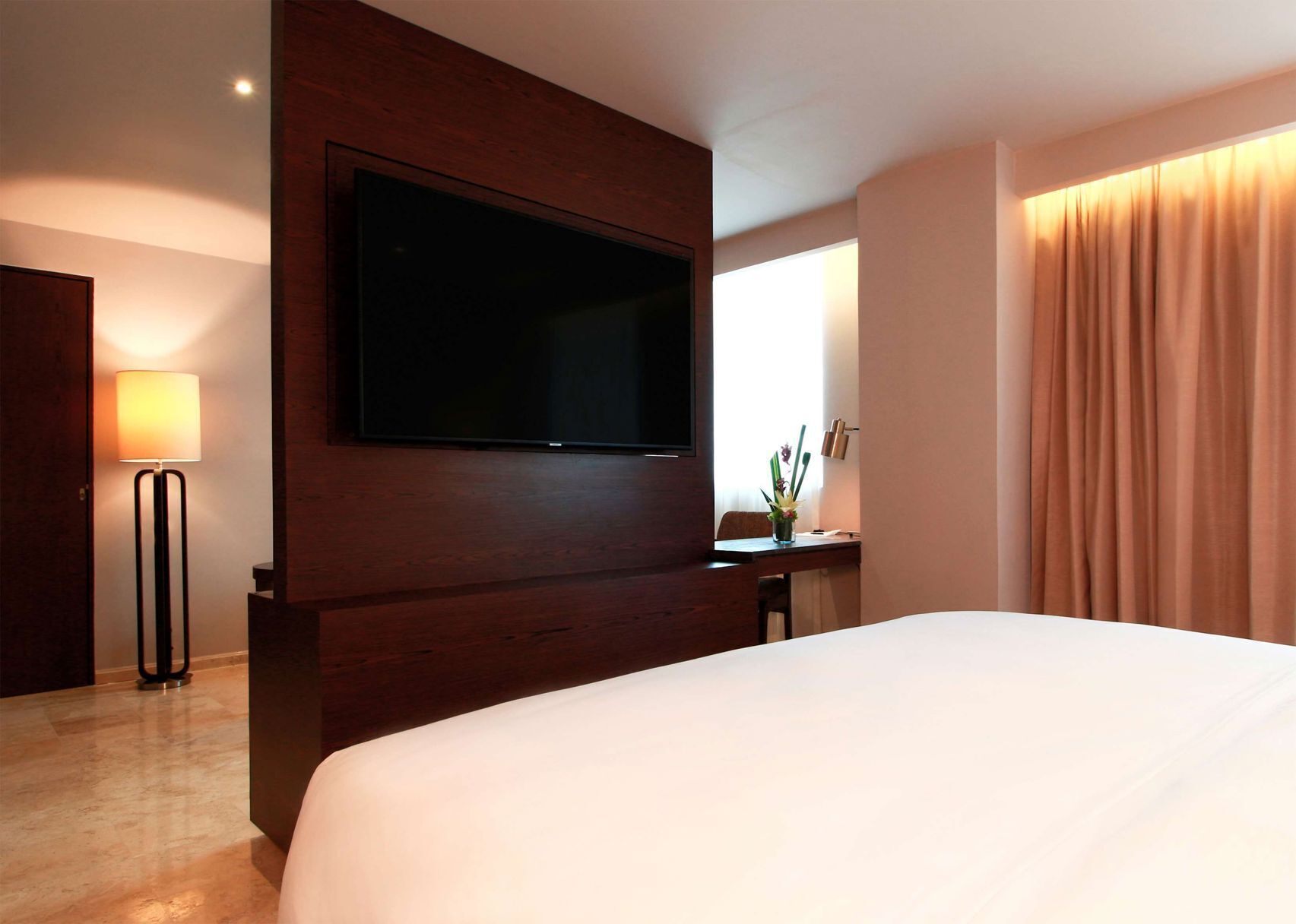 Hypo-allergenic bedding, minibar, in-room safe, desk