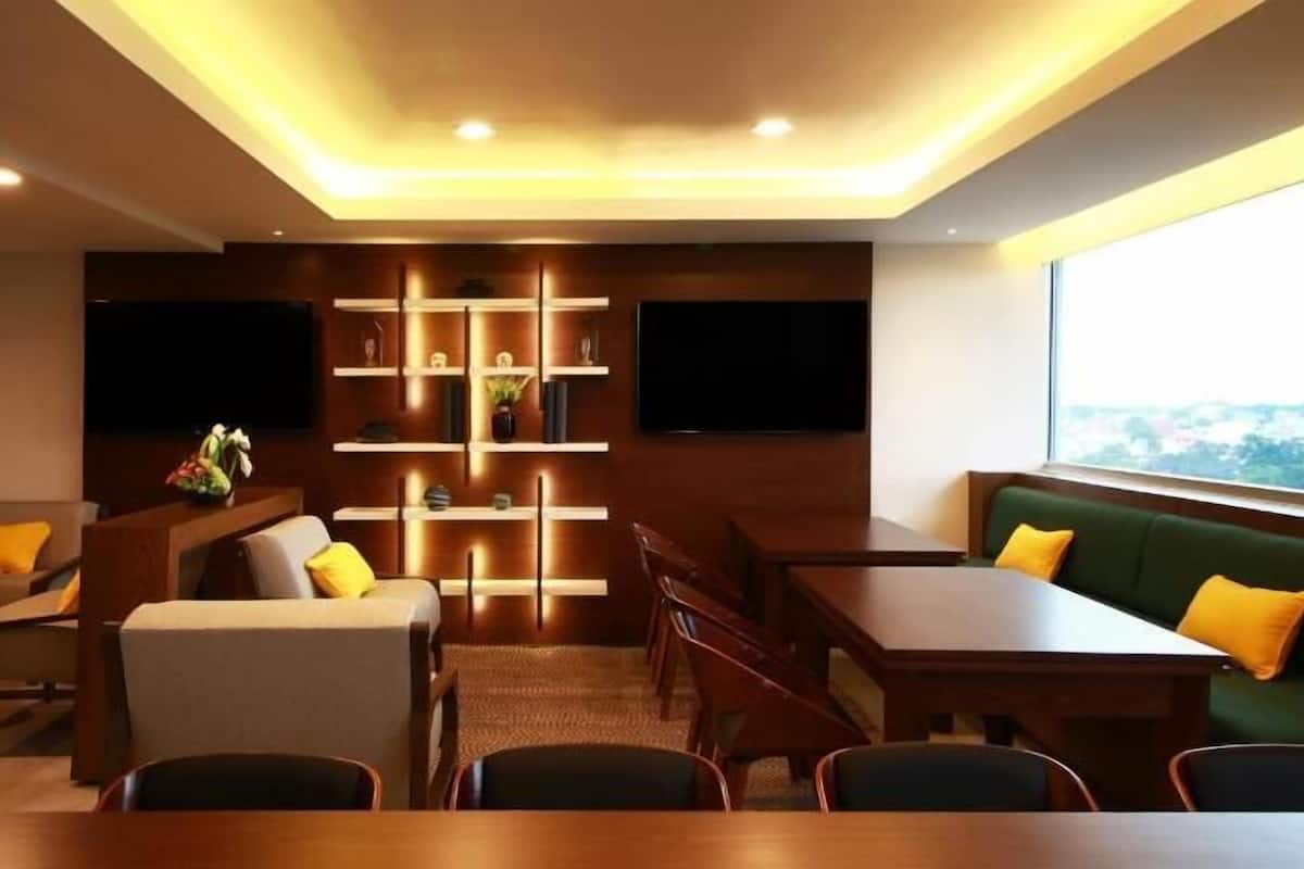 Dining | Lunch, dinner served; international cuisine, pool views