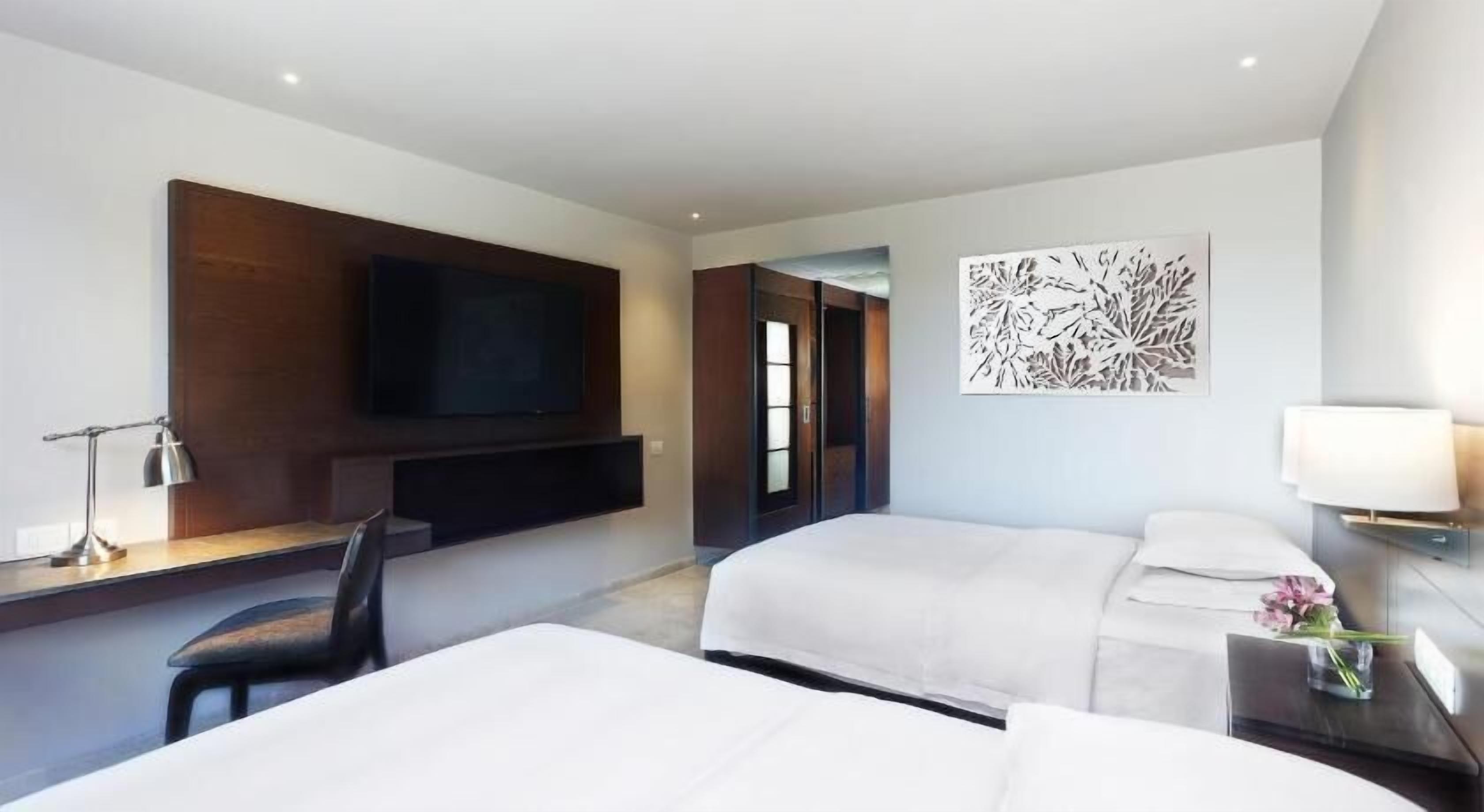 Hypo-allergenic bedding, minibar, in-room safe, desk