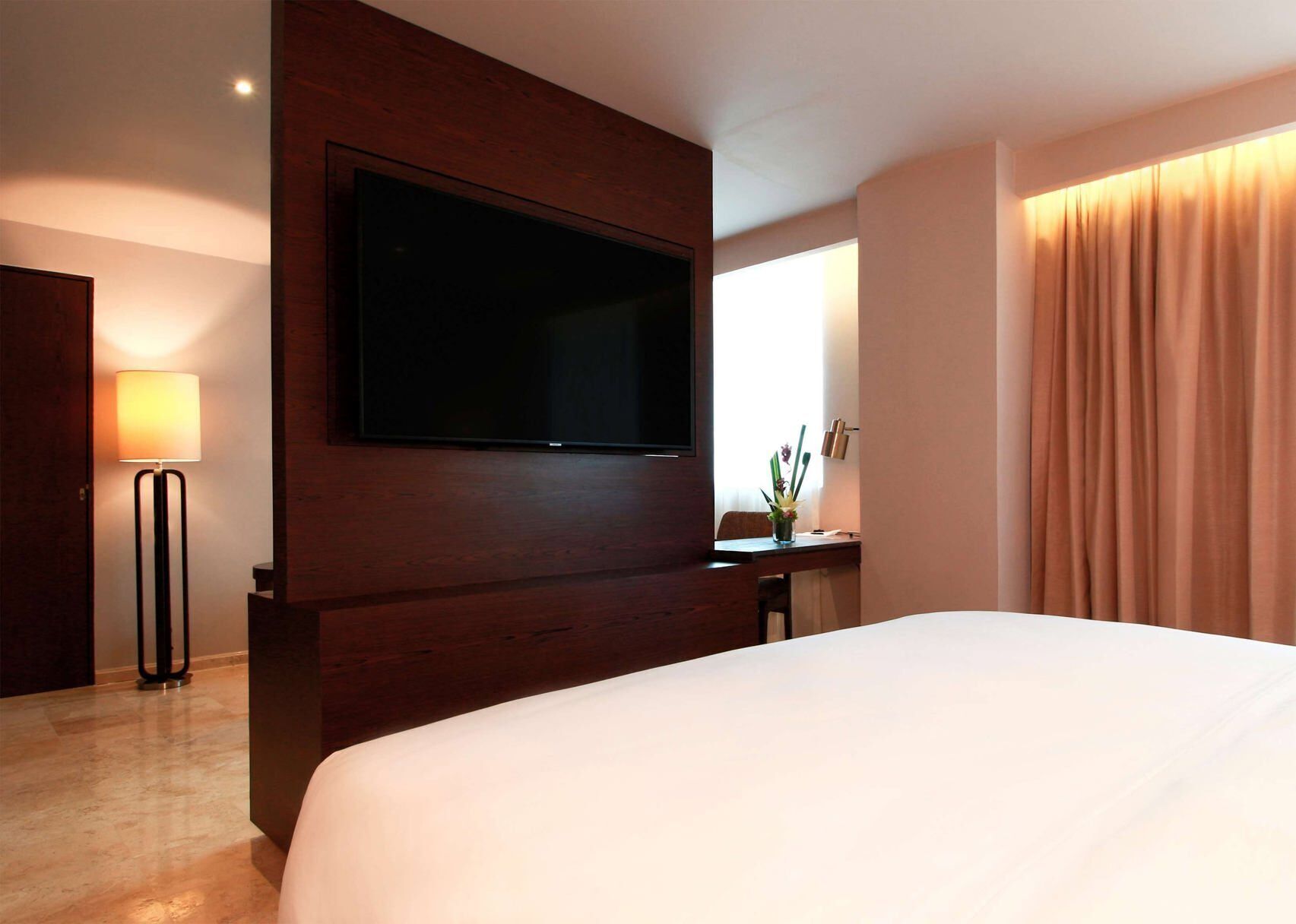 Hypo-allergenic bedding, minibar, in-room safe, desk