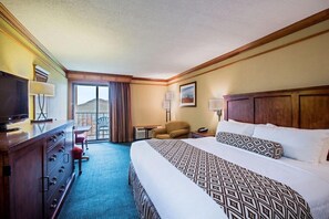 Sengetøy av topp kvalitet, safe på rommet og blendingsgardiner