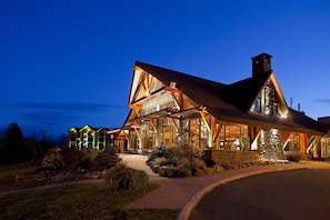 Exterior - Crowne Plaza Lake Placid by IHG (Lake Placid)