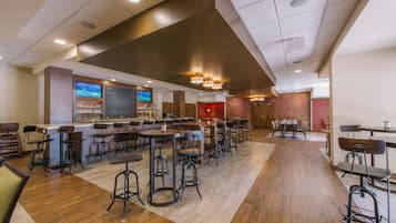 Daily cooked-to-order breakfast (USD 19.95 per person)