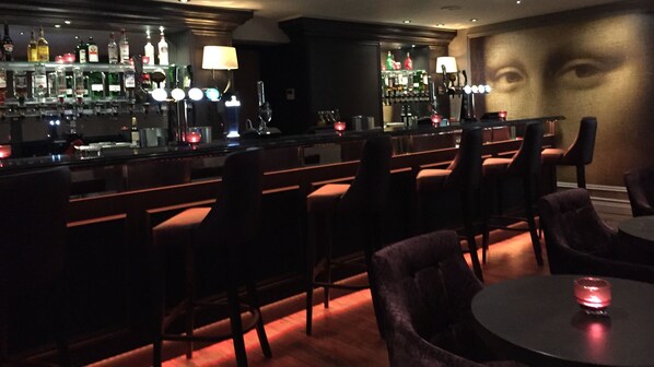 2 bares/lounges