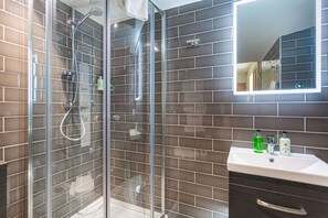Bathroom - The Swan Hotel Wells  (Wells)
