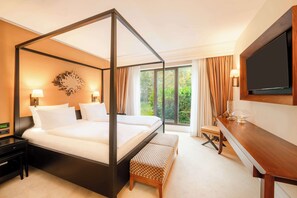 Premium bedding, in-room safe, desk, laptop workspace