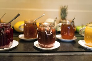 Daily buffet breakfast (EUR 29 per person) - Hilton Frankfurt Gravenbruch (Neu-Isenburg)