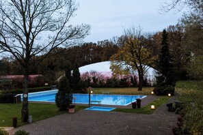 Exercise/lap pool
