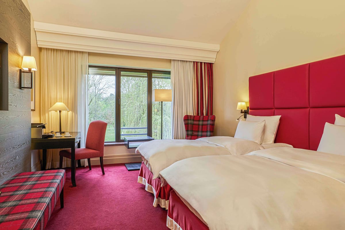 Premium bedding, in-room safe, desk, laptop workspace