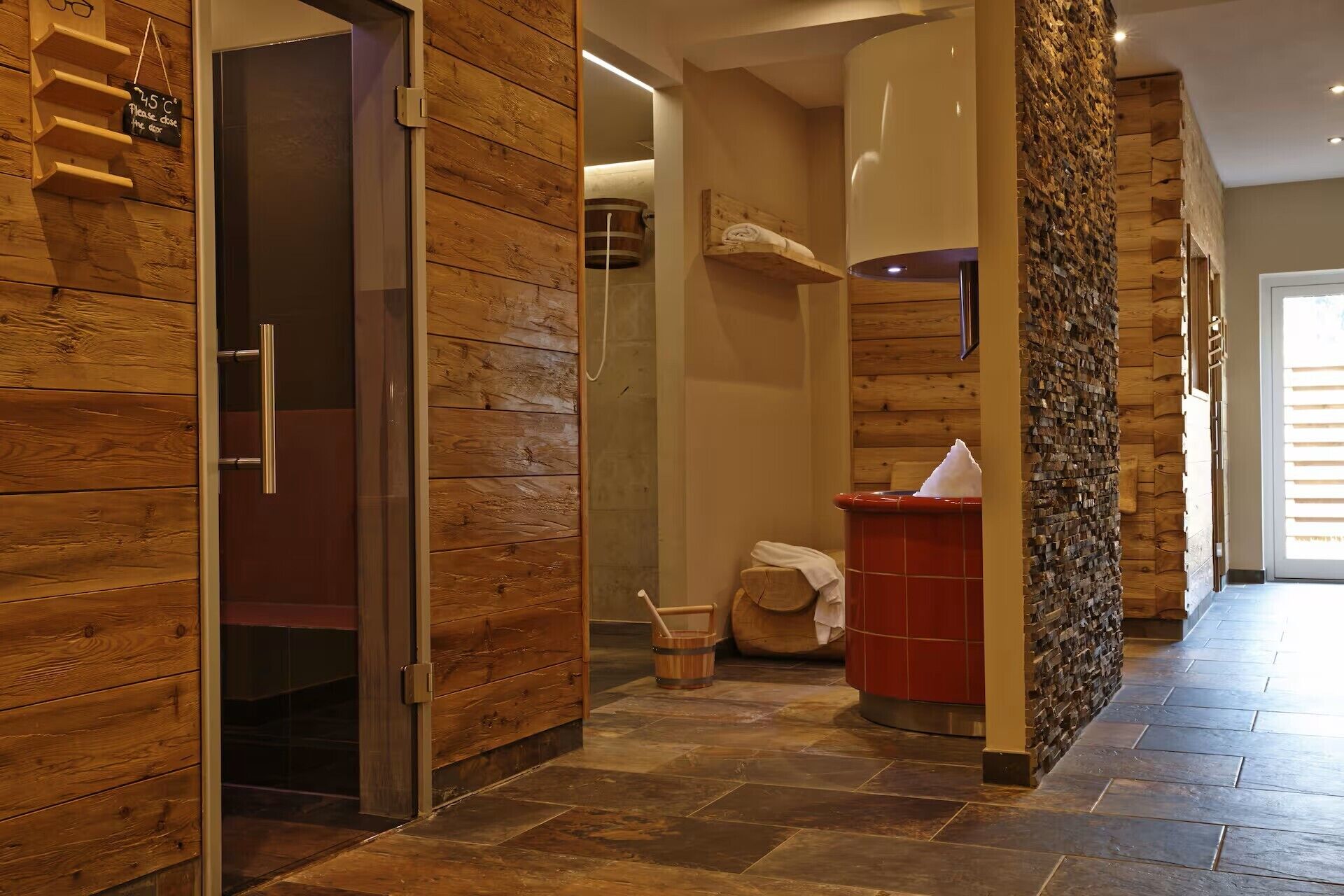 Couples treatment rooms, sauna, steam room, body treatments