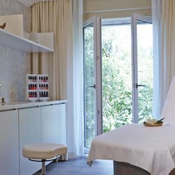 Couples treatment rooms, sauna, steam room, body treatments