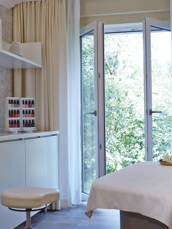 Couples treatment rooms, sauna, steam room, body treatments