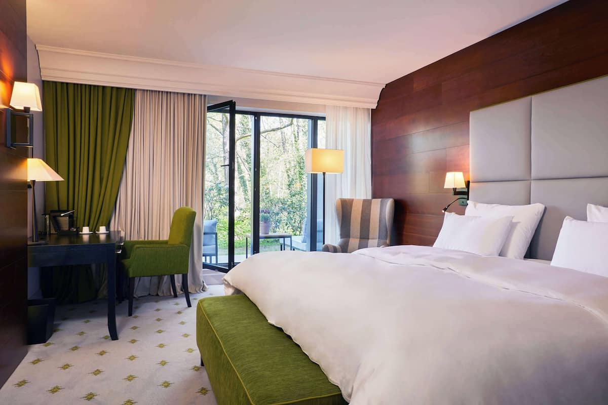 Room, 1 King Bed, Terrace, Lake View | Premium bedding, in-room safe, desk, laptop workspace