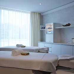 Couples treatment rooms, sauna, steam room, body treatments