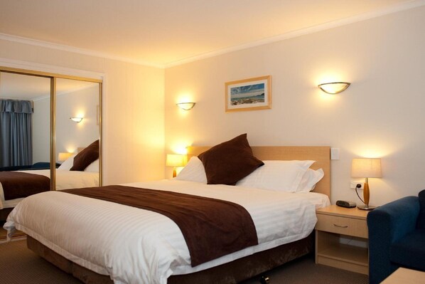 Minibar, in-room safe, iron/ironing board, free WiFi