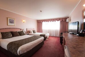 Minibar, in-room safe, iron/ironing board, free WiFi - Best Western Balmoral Motor Inn (Goodwood)
