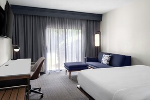 Standard Room, 1 King Bed with Sofa bed - Courtyard by Marriott Birmingham Hoover (Birmingham)