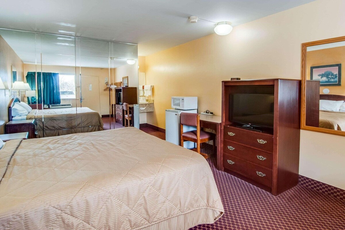 Desk, WiFi (free), bed sheets
