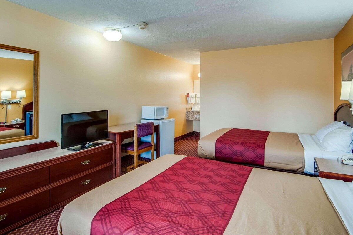 Desk, WiFi (free), bed sheets