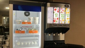 A self-service beverage dispenser with options for apple juice, passion orange guava, and orange juice. - Continental Inn San Diego Hotel Escondido (Escondido)