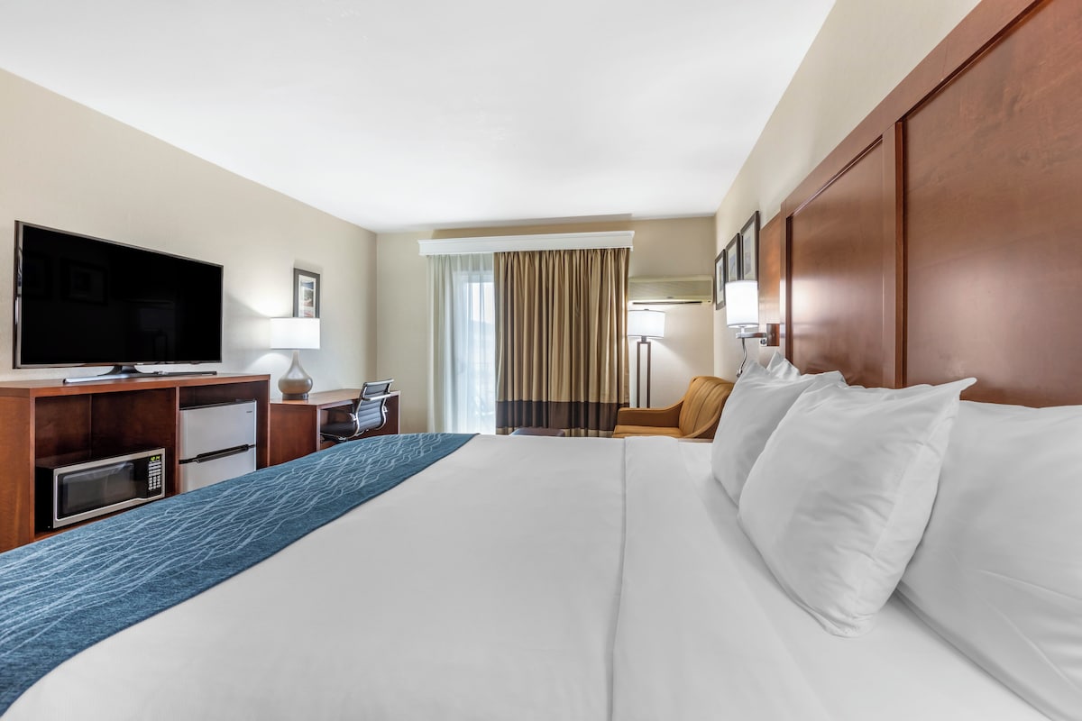 Pillowtop beds, desk, blackout drapes, soundproofing