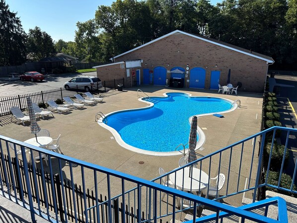 Seasonal outdoor pool, open 9:00 AM to 10:00 PM, pool loungers
