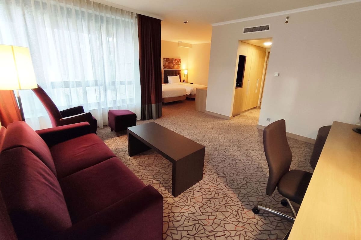 Premium bedding, down comforters, minibar, in-room safe