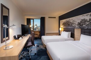 Ropa de cama de alta calidad, cubrecamas y minibar 