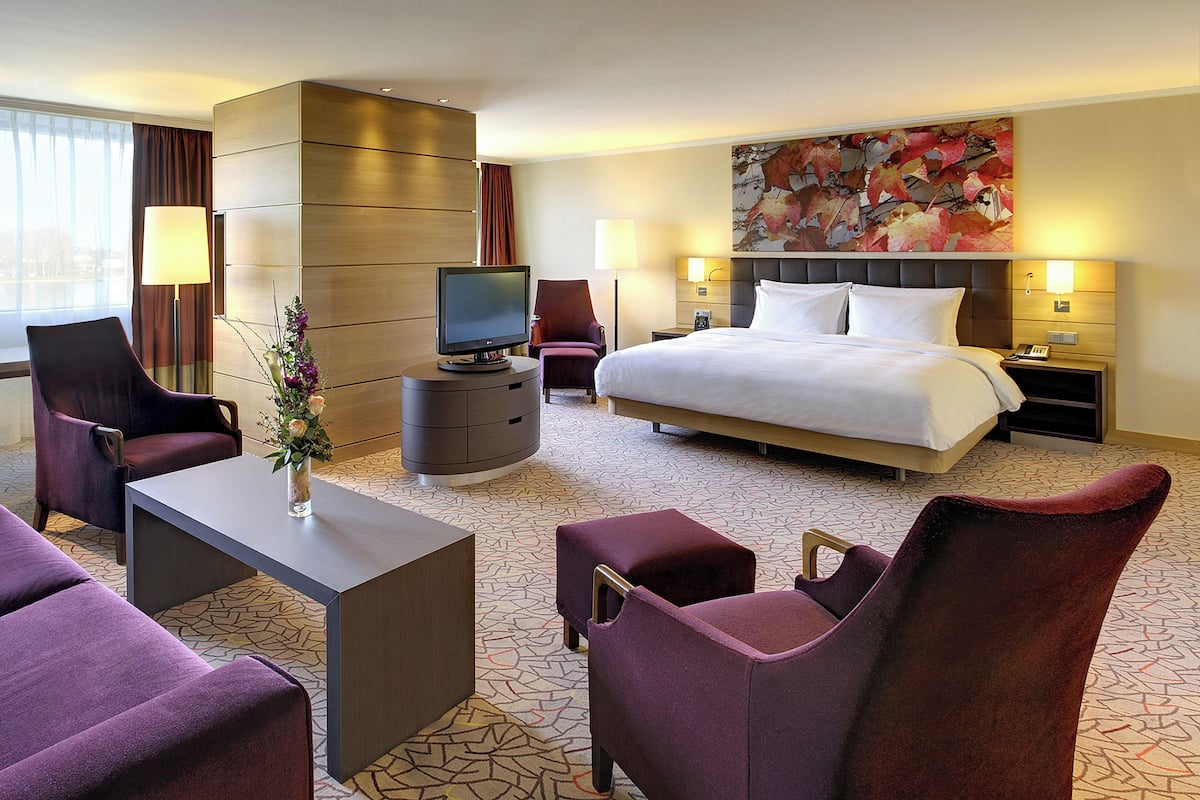 Suite junior, 1 cama de matrimonio grande | Ropa de cama de alta calidad, edredones de plumas, minibar y caja fuerte