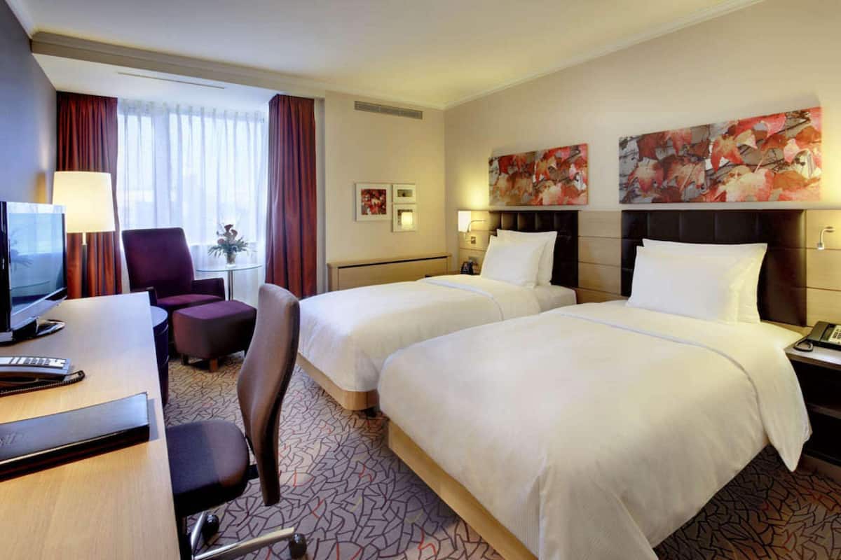 Ropa de cama de alta calidad, cubrecamas y minibar