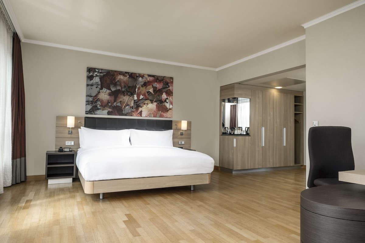 Ropa de cama de alta calidad, cubrecamas y minibar