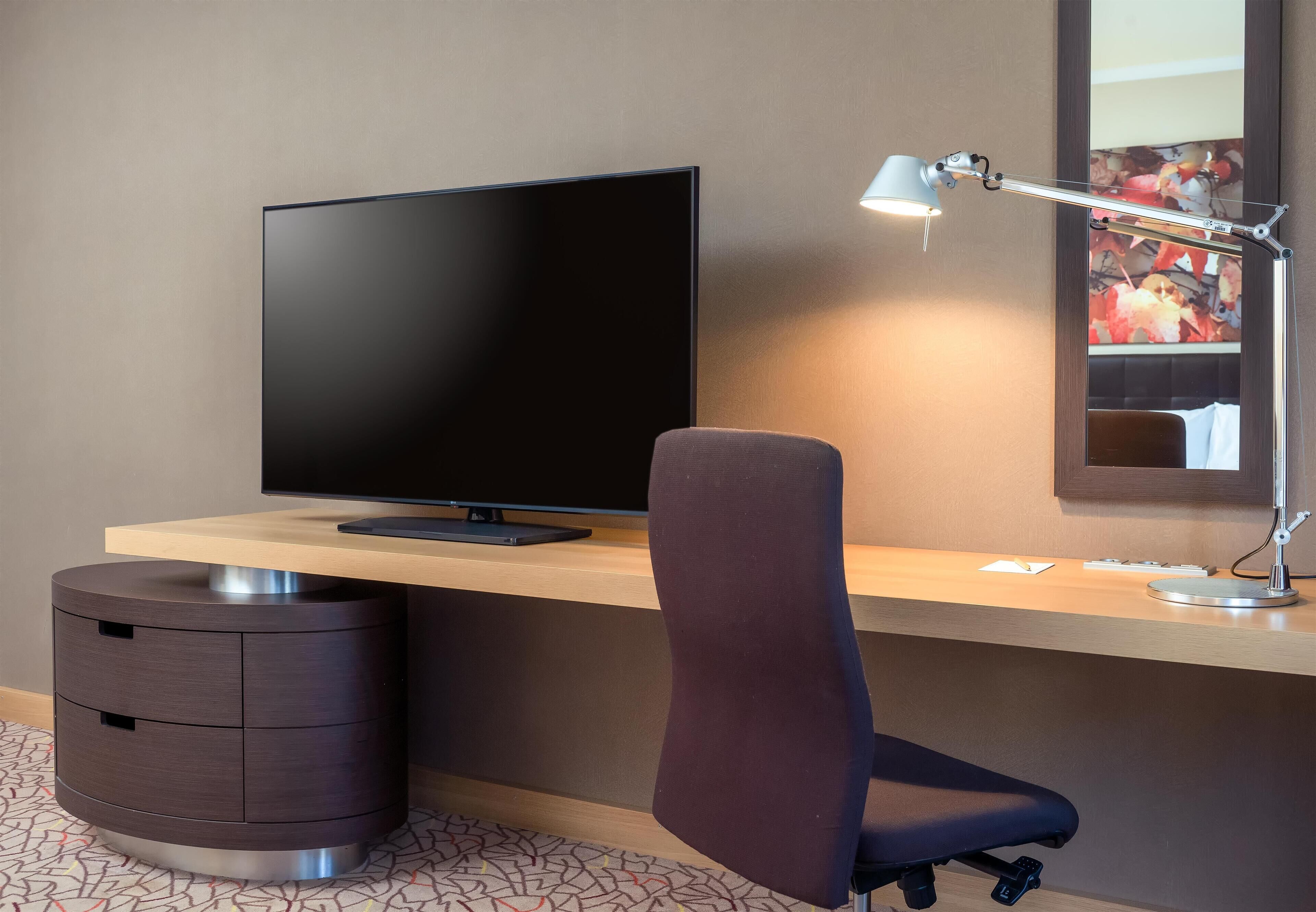 客房, 1 张特大床 | 高档床上用品、羽绒被、迷你吧、客房内保险箱