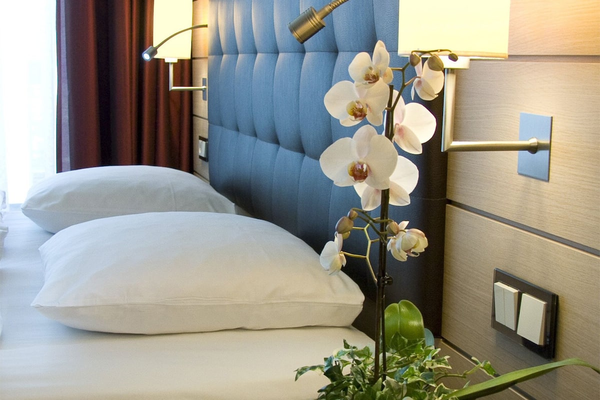 premium bedding, down duvets, minibar, in-room safe