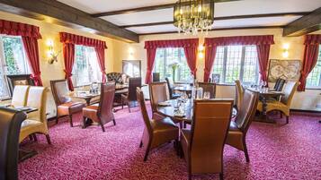 Breakfast, lunch, dinner served; British cuisine