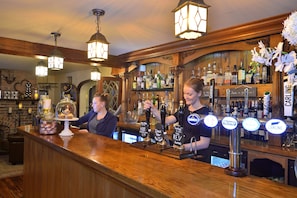 Bar (on property) - The Roundabout Hotel (Pulborough)