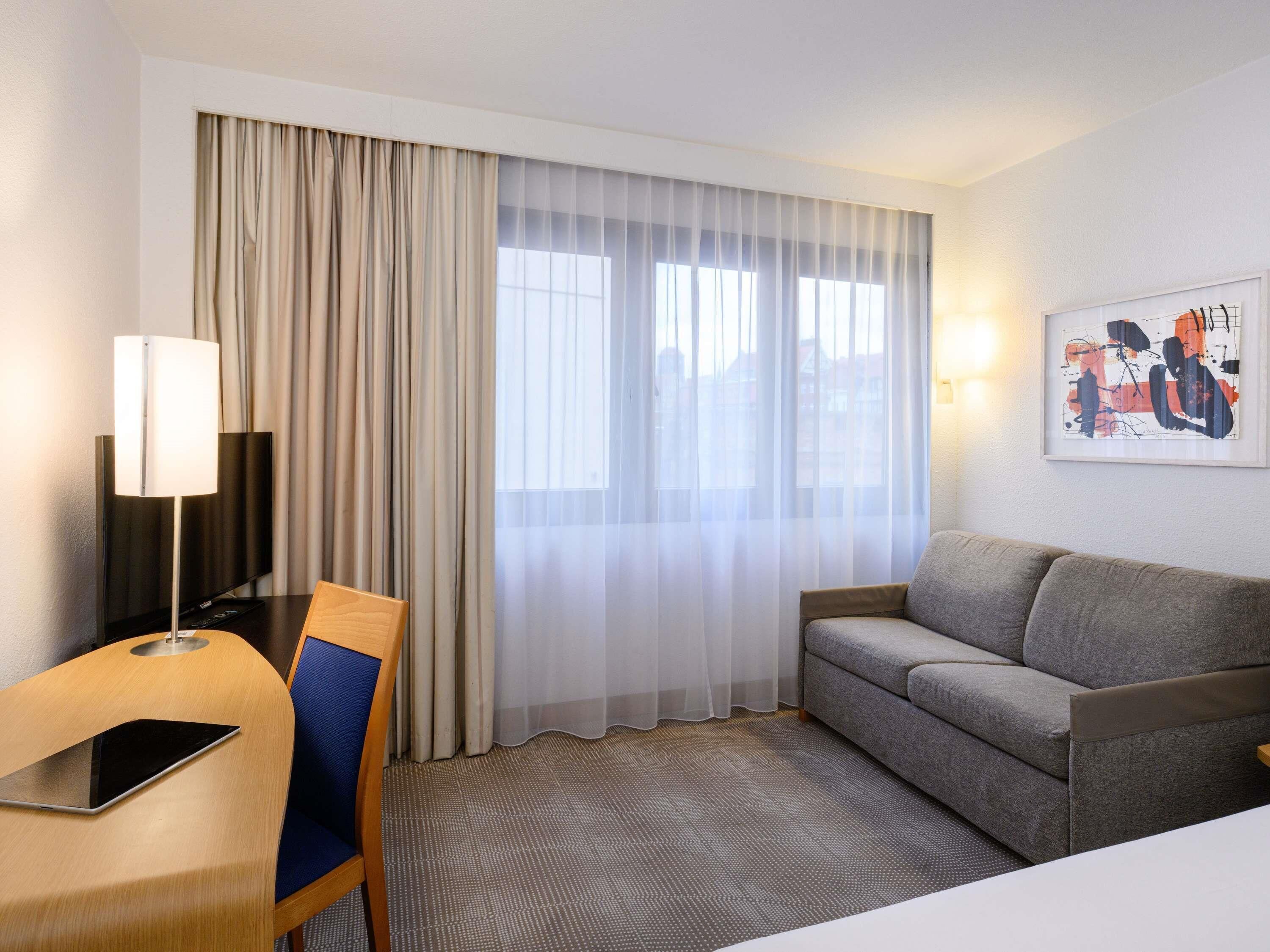 Standard Room with 1 Queen-Size Bed and a Sofa | Minibar, in-room safe, desk, laptop workspace