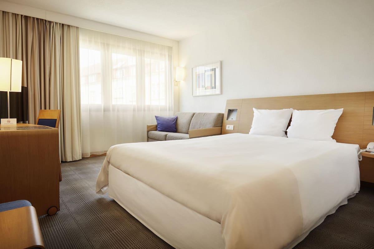 迷你吧、客房內保險箱、書桌、遮光布/窗簾