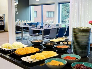 Buffet breakfast for a fee on weekdays - Novotel Gdansk Centrum (Gdansk)