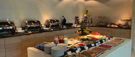 Frühstücksbuffet unter der Woche (70 PLN pro Person)